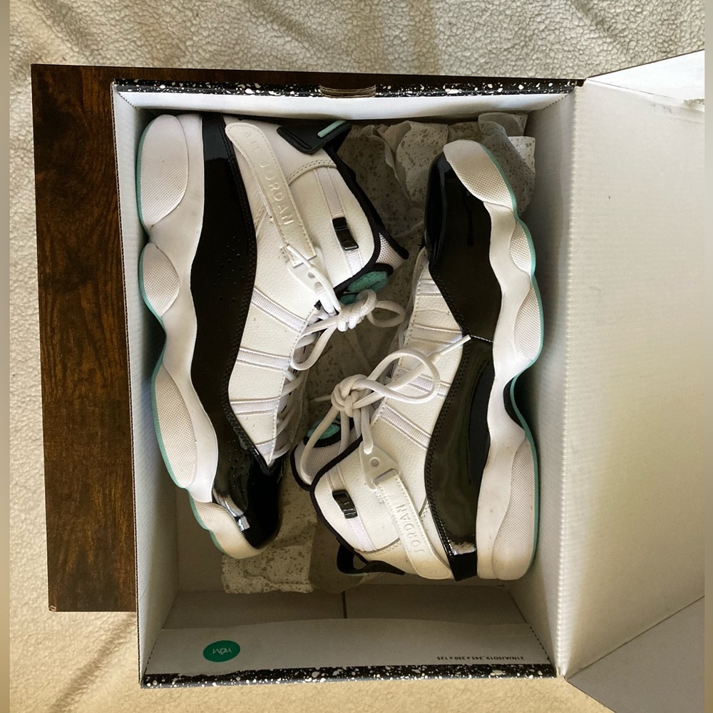 [Size 9.5 ] Jordan 6 Rings Black / White